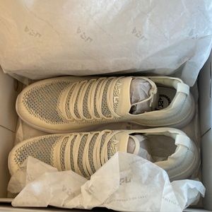 Womens Techloom Breeze Pristine/Iridescent/White APL - Brand new never used